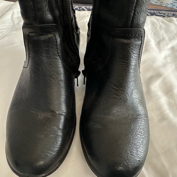 Women’s Heeled Booties - Picture 2 of 5